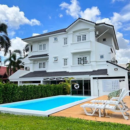Mini-Me Hubs, Charm Suites & Pool In Old City Chiang Mai Eksteriør billede