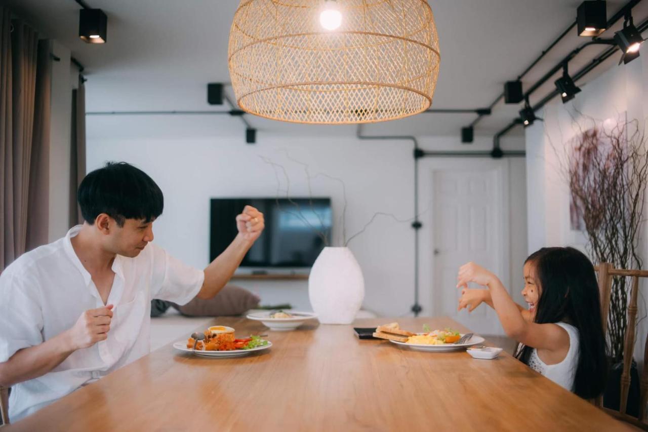 Mini-Me Hubs, Charm Suites & Pool In Old City Chiang Mai Eksteriør billede