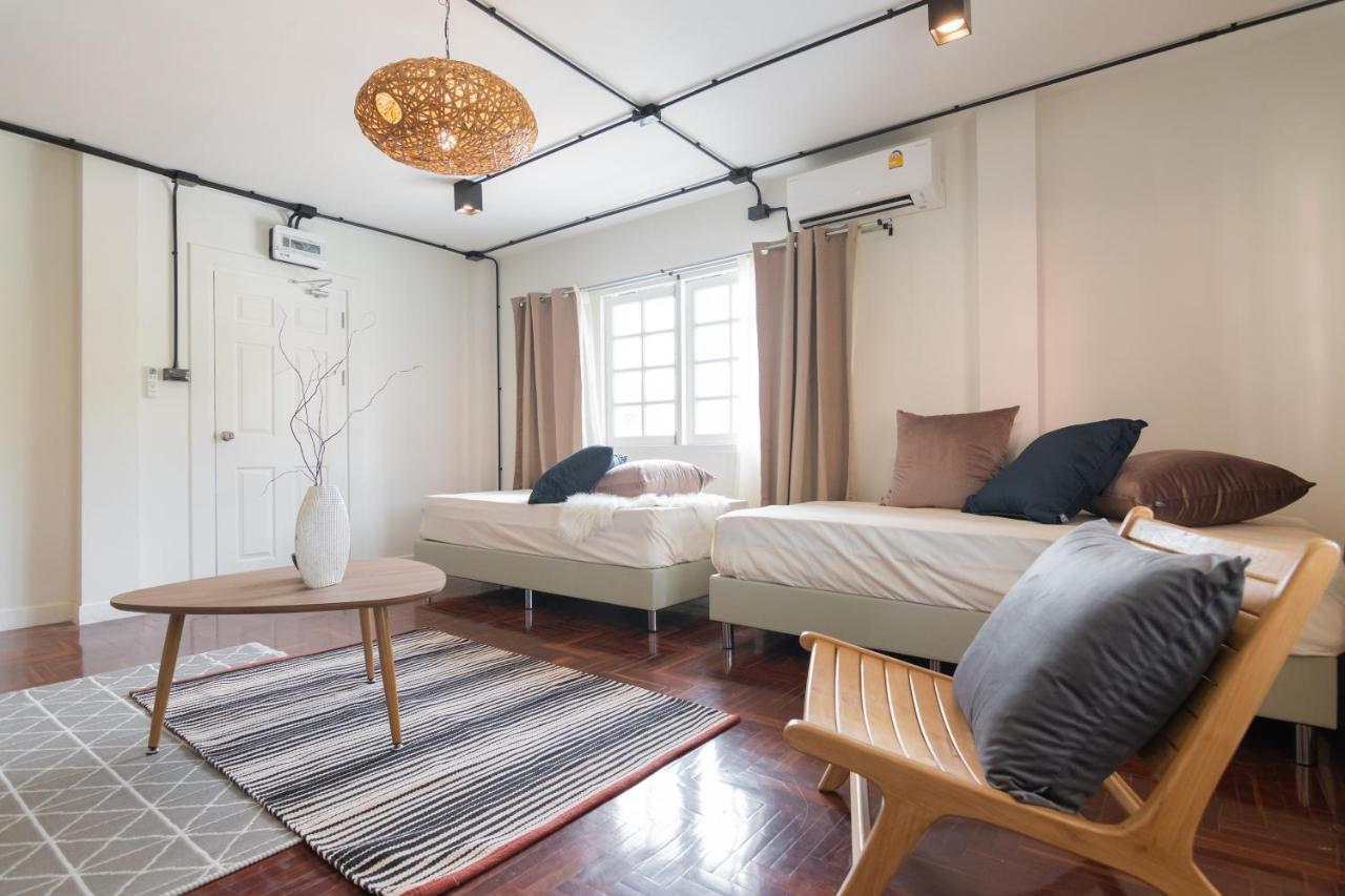 Mini-Me Hubs, Charm Suites & Pool In Old City Chiang Mai Eksteriør billede