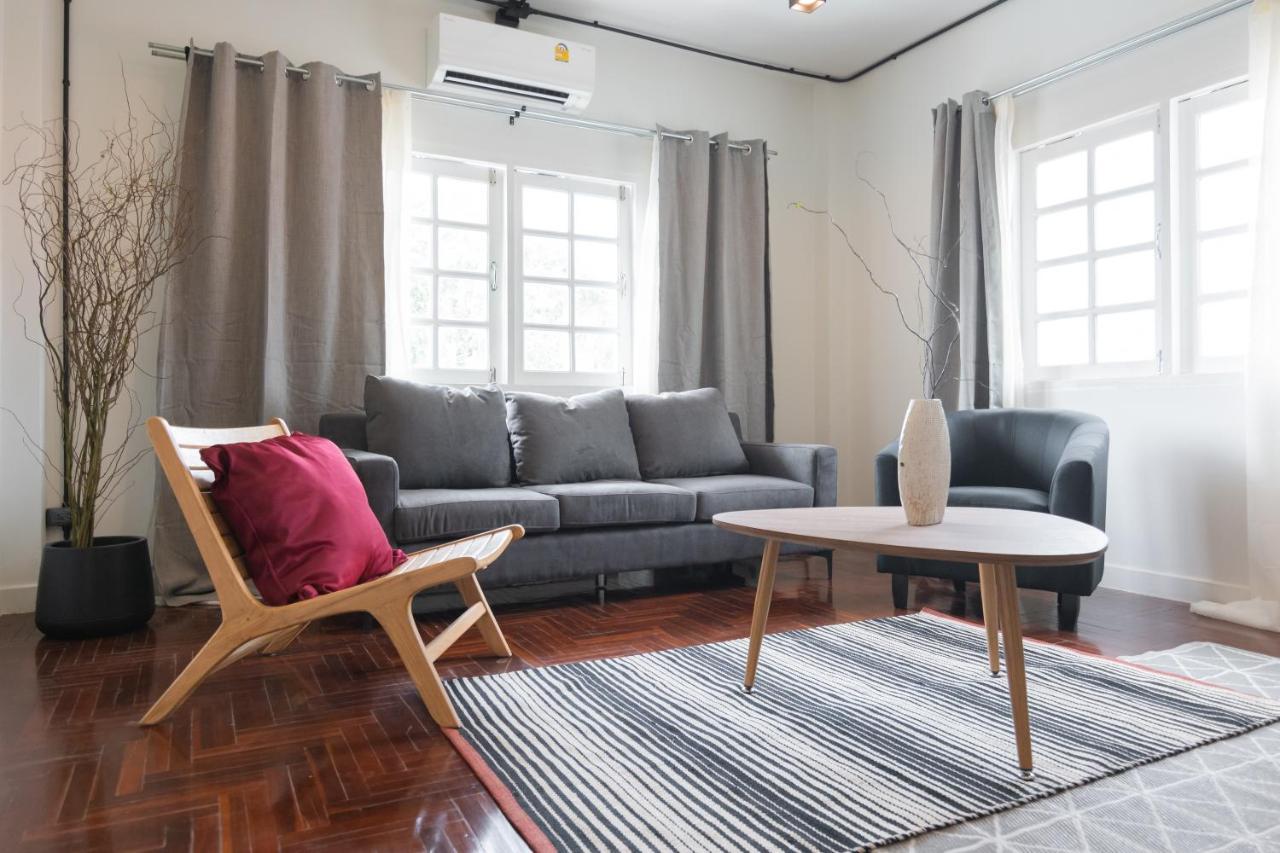 Mini-Me Hubs, Charm Suites & Pool In Old City Chiang Mai Eksteriør billede