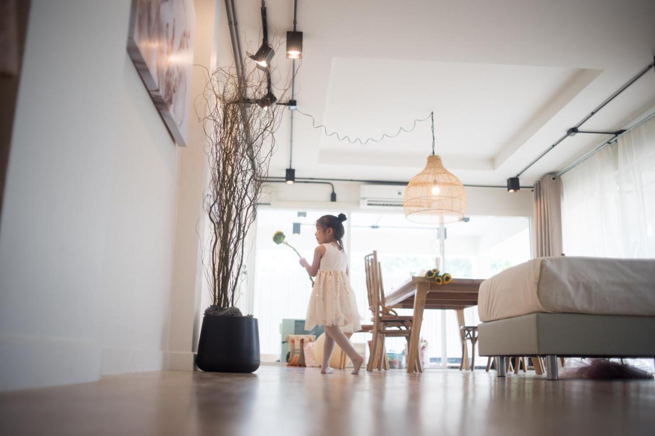 Mini-Me Hubs, Charm Suites & Pool In Old City Chiang Mai Eksteriør billede