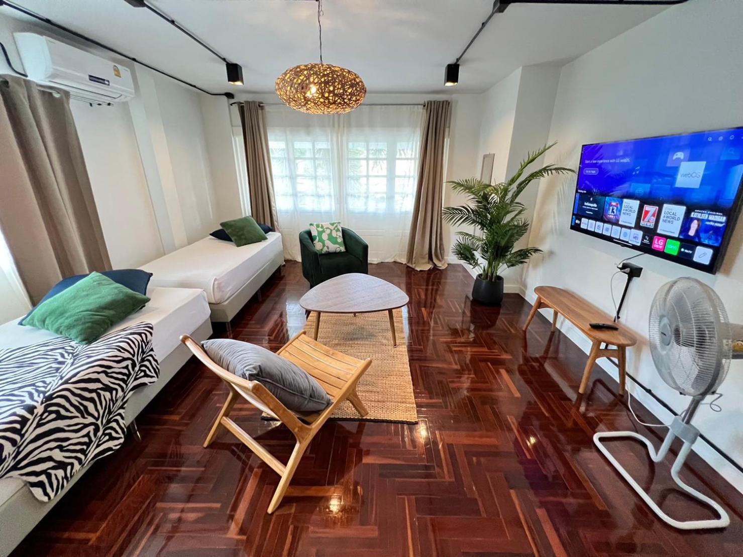 Mini-Me Hubs, Charm Suites & Pool In Old City Chiang Mai Eksteriør billede