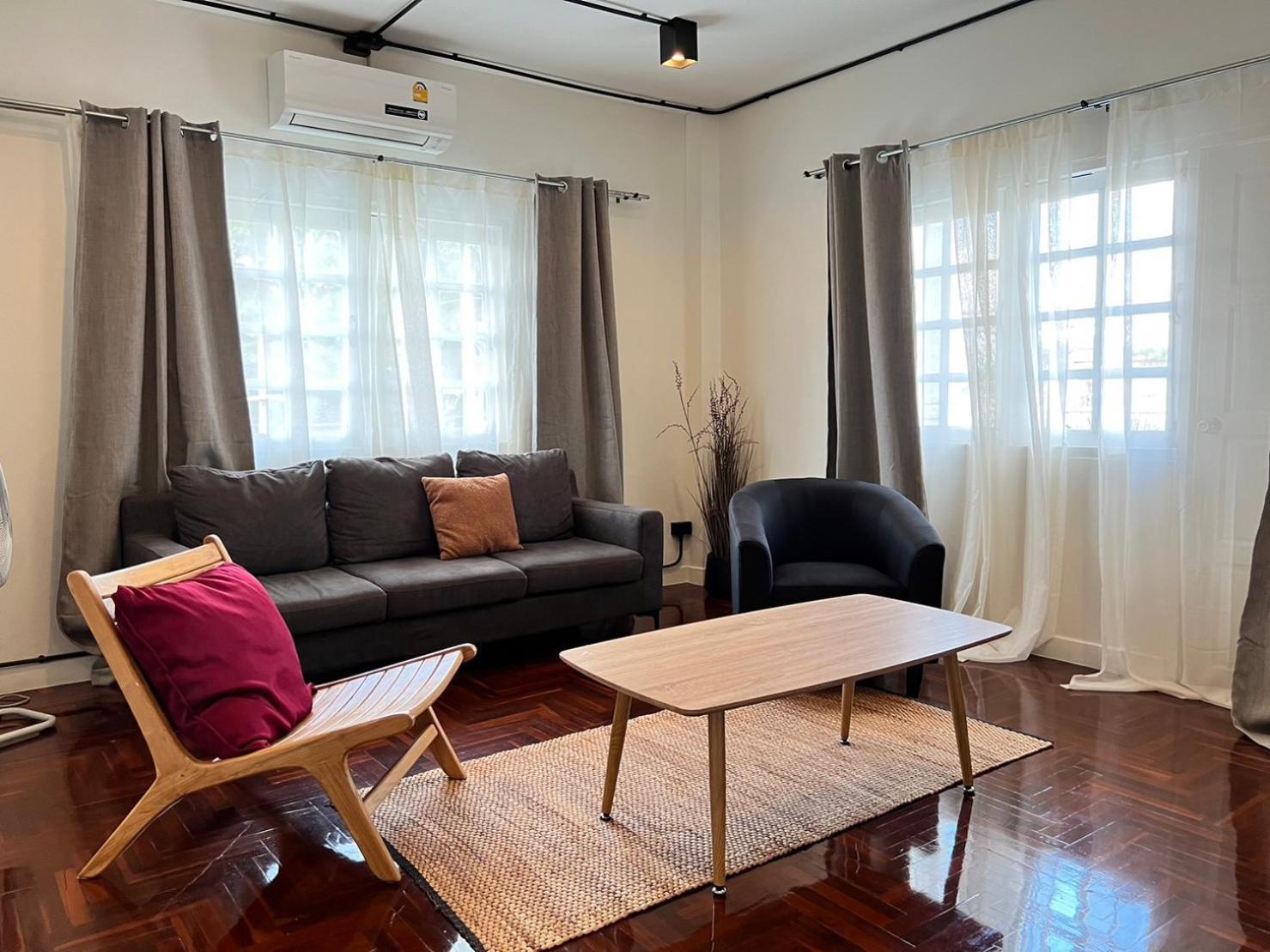 Mini-Me Hubs, Charm Suites & Pool In Old City Chiang Mai Eksteriør billede