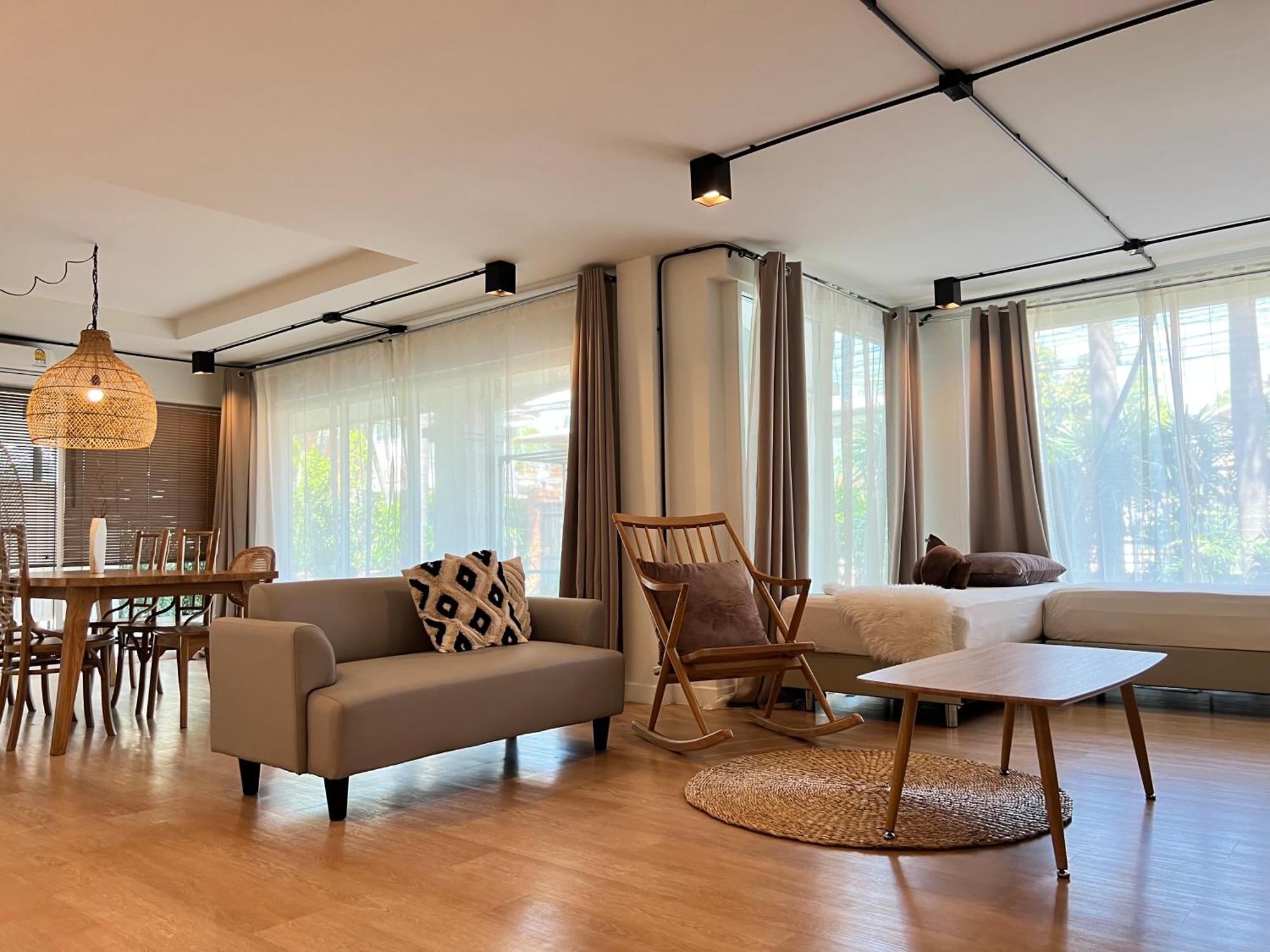 Mini-Me Hubs, Charm Suites & Pool In Old City Chiang Mai Eksteriør billede