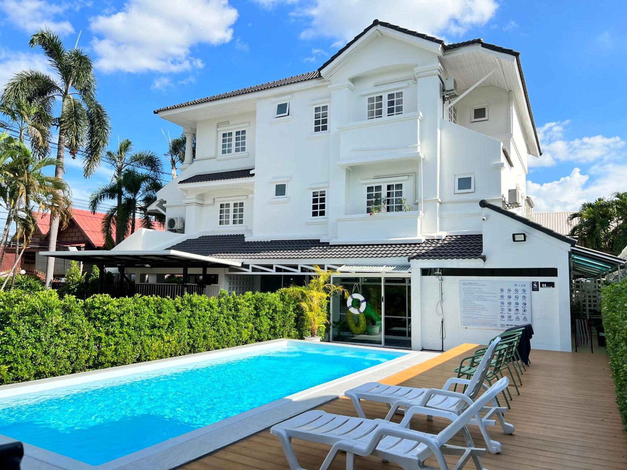 Mini-Me Hubs, Charm Suites & Pool In Old City Chiang Mai Eksteriør billede